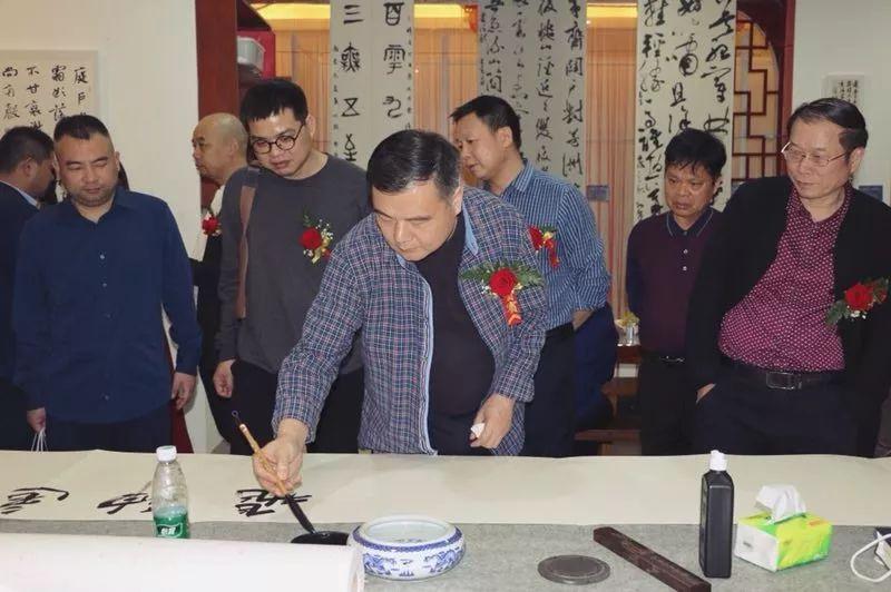 书法艺术，传统与现代的交融——一份深度书法报告