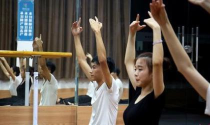 探索艺术之路，中国美术高考网手机版——移动时代的艺术教育新平台