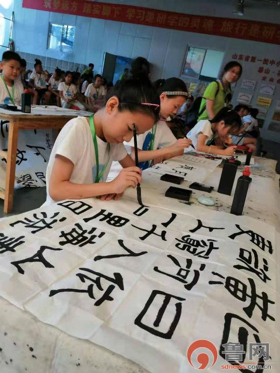 探索中国硬笔书法艺术的传承与创新——记中国硬笔书法协会主席的引领之路
