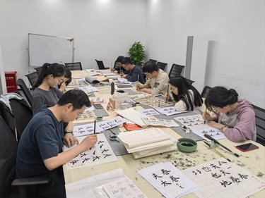 成人书法培训，重塑笔尖上的艺术魅力