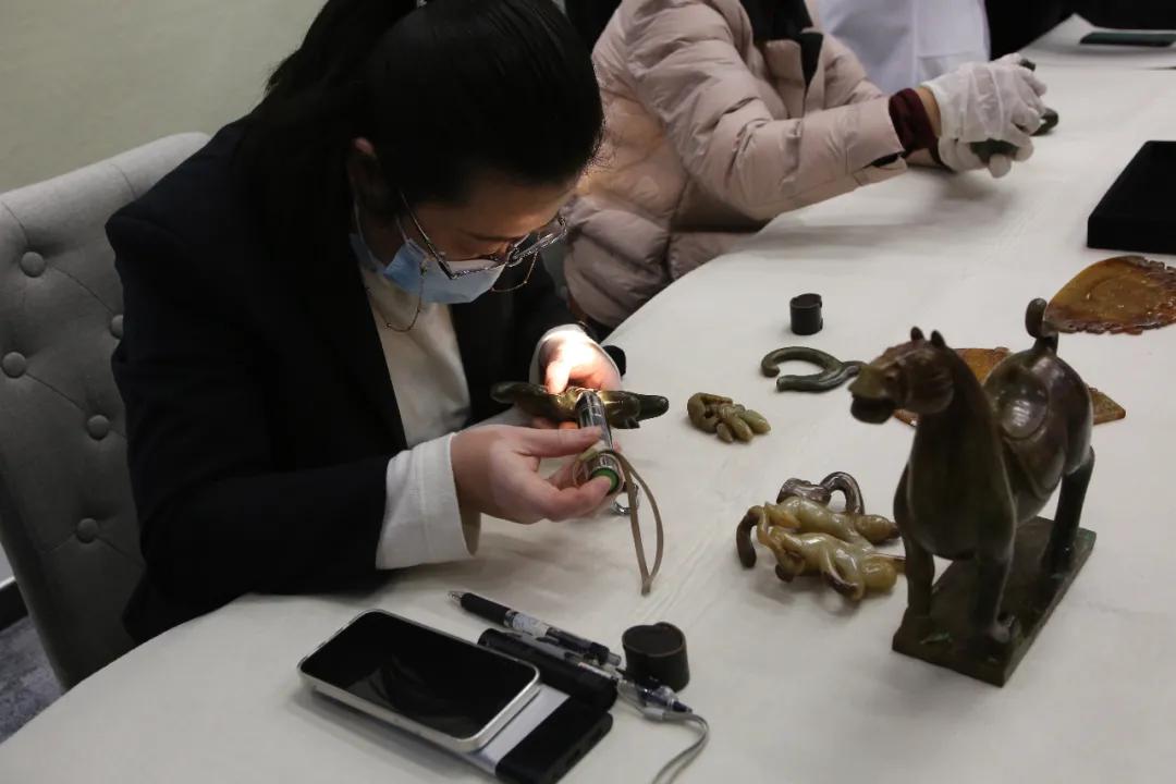 探索中国艺术品市场的未来，中国艺术品鉴定交易中心的崛起与影响