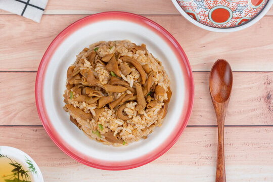 鸭肠炒饭，色香味俱全的味蕾盛宴