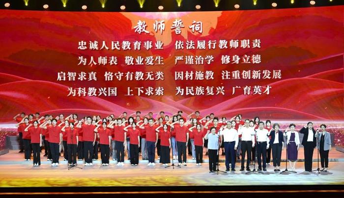吕国璋，匠心筑梦，铸就教育辉煌