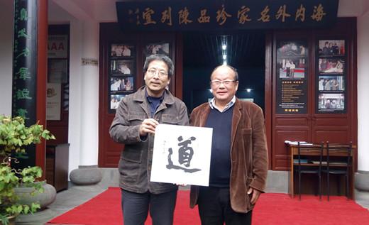 冷军，中国超写实主义画坛的微雕大师