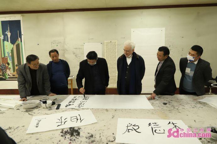 探索艺术与科技融合新境界，易从字画网上商城的魅力之旅