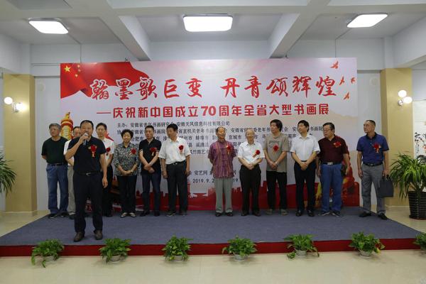 笔墨丹青绘人生——刘江书法家简历与艺术探索
