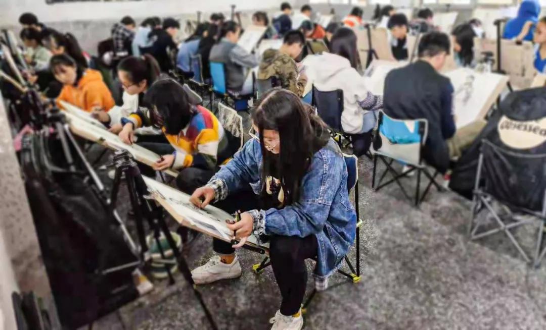 高考美术学校，梦想启航的画笔