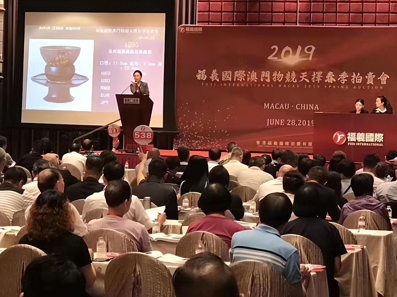 探索艺术市场的蓝海，油画交易吧的兴起与影响