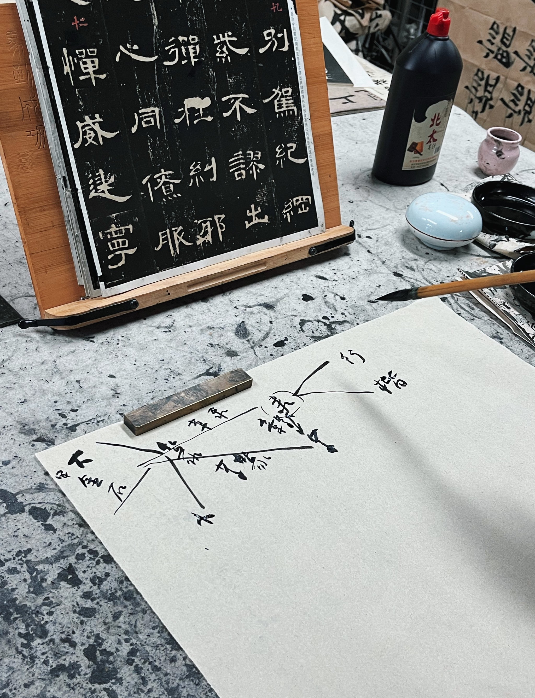 墨舞纸间，书法艺术的魅力探索