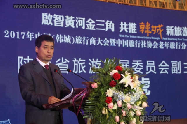 书法艺术，传承与创新的领航者——记某市书法学会会长李明远的艺术之路