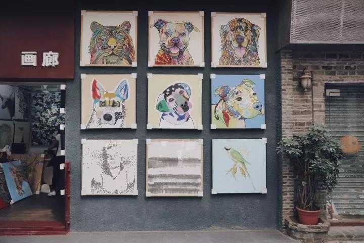大芬油画村，为客厅添彩的装饰画艺术之旅