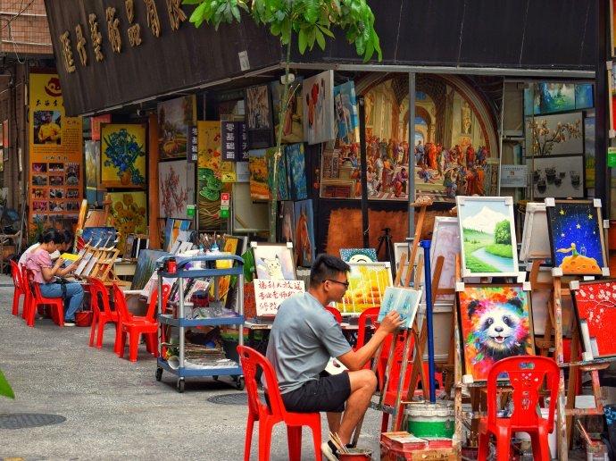深圳布吉大芬油画村，艺术之都的色彩斑斓