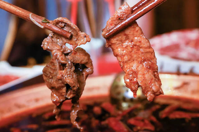 麻辣鸭肠，味蕾的狂欢与挑战