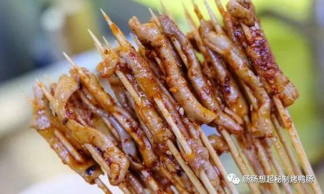 铁板鸭肠，街头美食的独特魅力与制作工艺揭秘