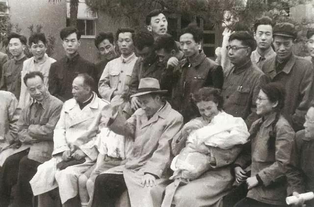 靳尚谊与塔吉克新娘，艺术与文化的深度交融